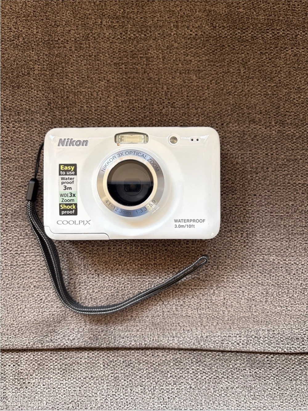 Nikon COOLPIX S30 10.1MP ( White ) Waterproof Digital Camera W/Batteries